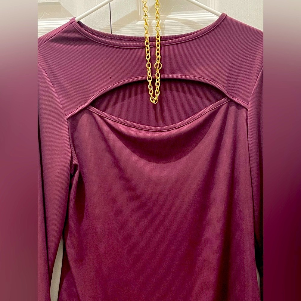 Elegant Plum Long Sleeve Women's Top chest cut out.
Nice fabric,soft comfortable